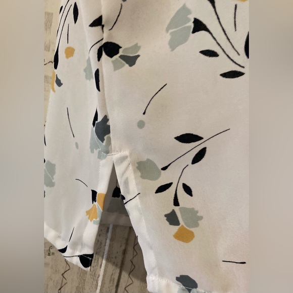 Ladies Size XS Loft Sleeveless Peep Eye Sheer Blouse - Picture 6 of 16